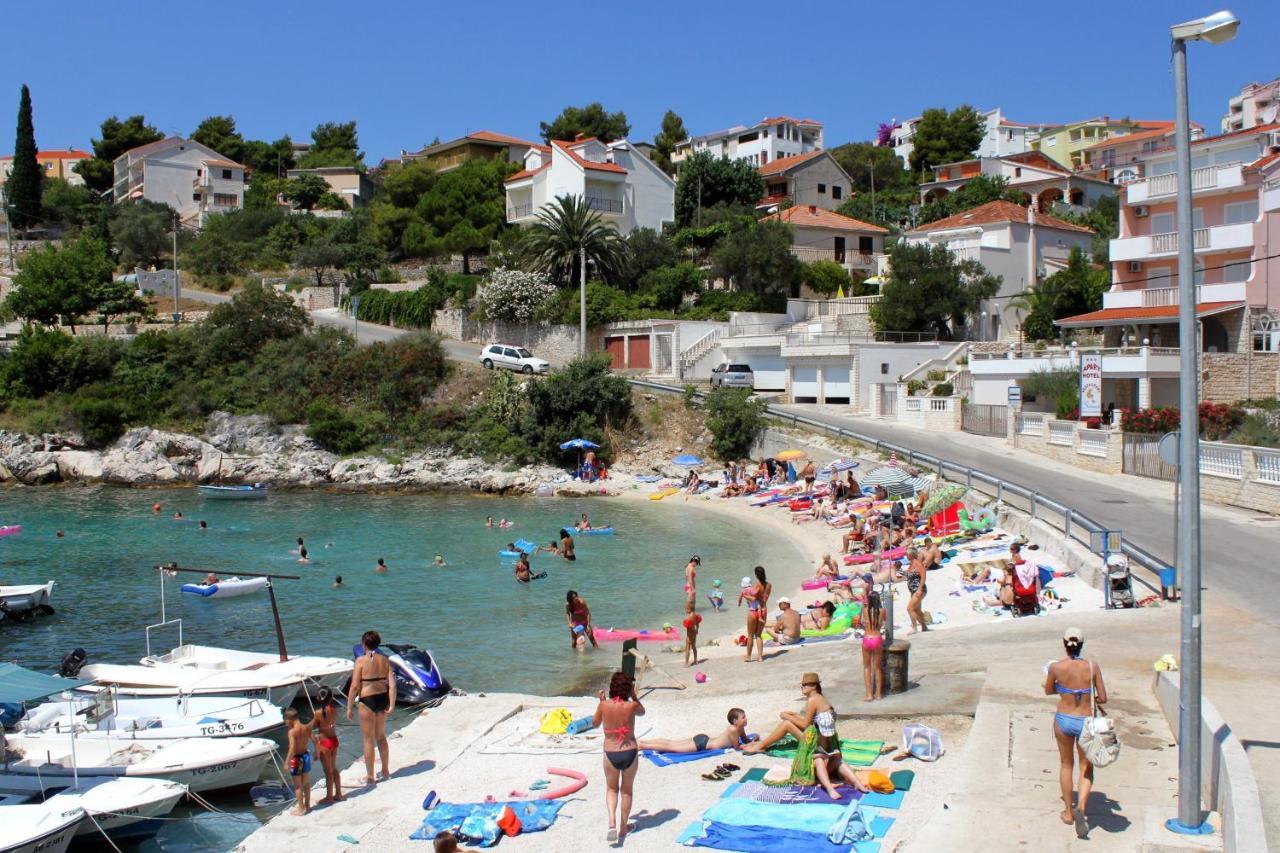 Apartments With A Parking Space Mavarstica, Ciovo - 17803 Trogir Luaran gambar