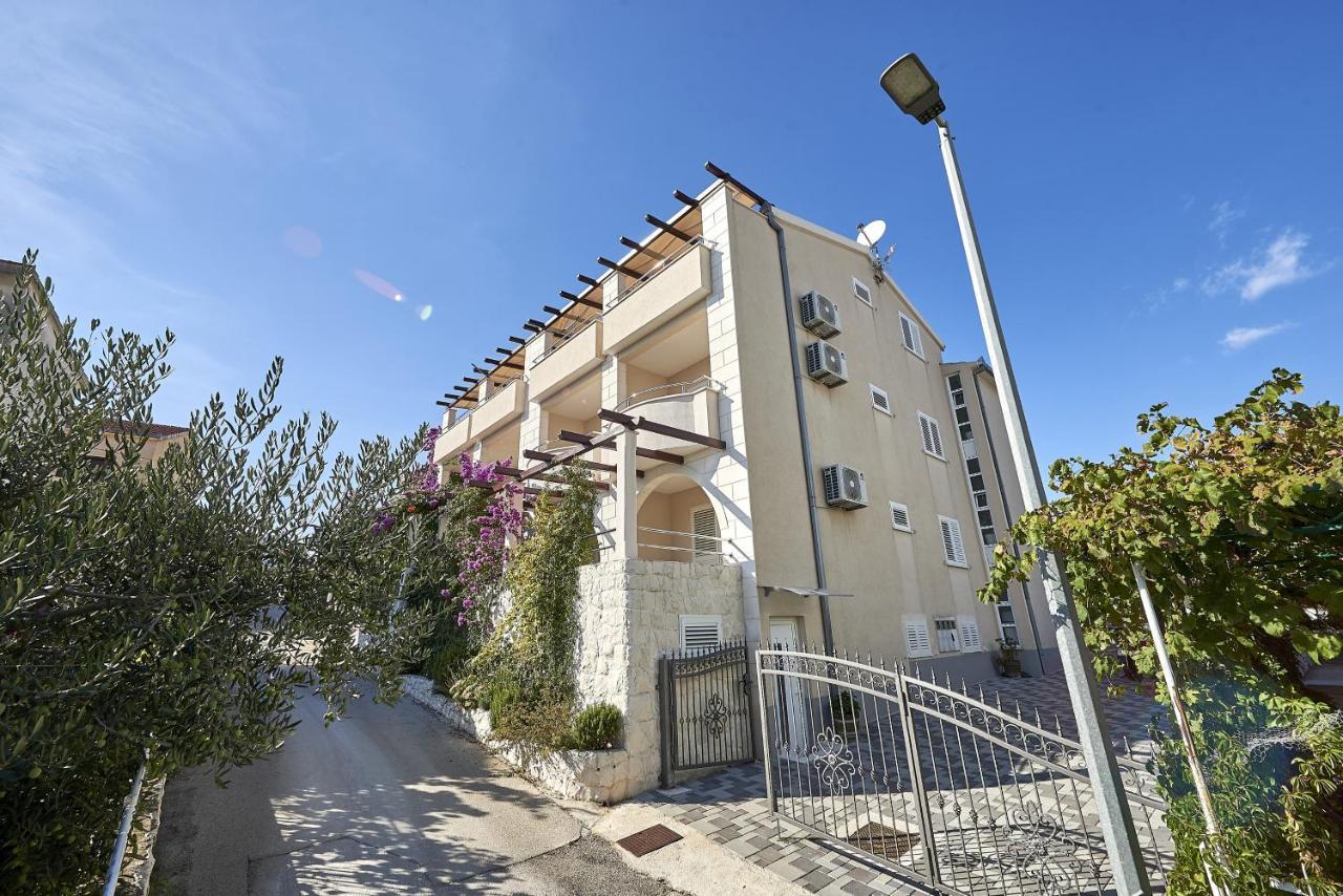 Apartments With A Parking Space Mavarstica, Ciovo - 17803 Trogir Luaran gambar