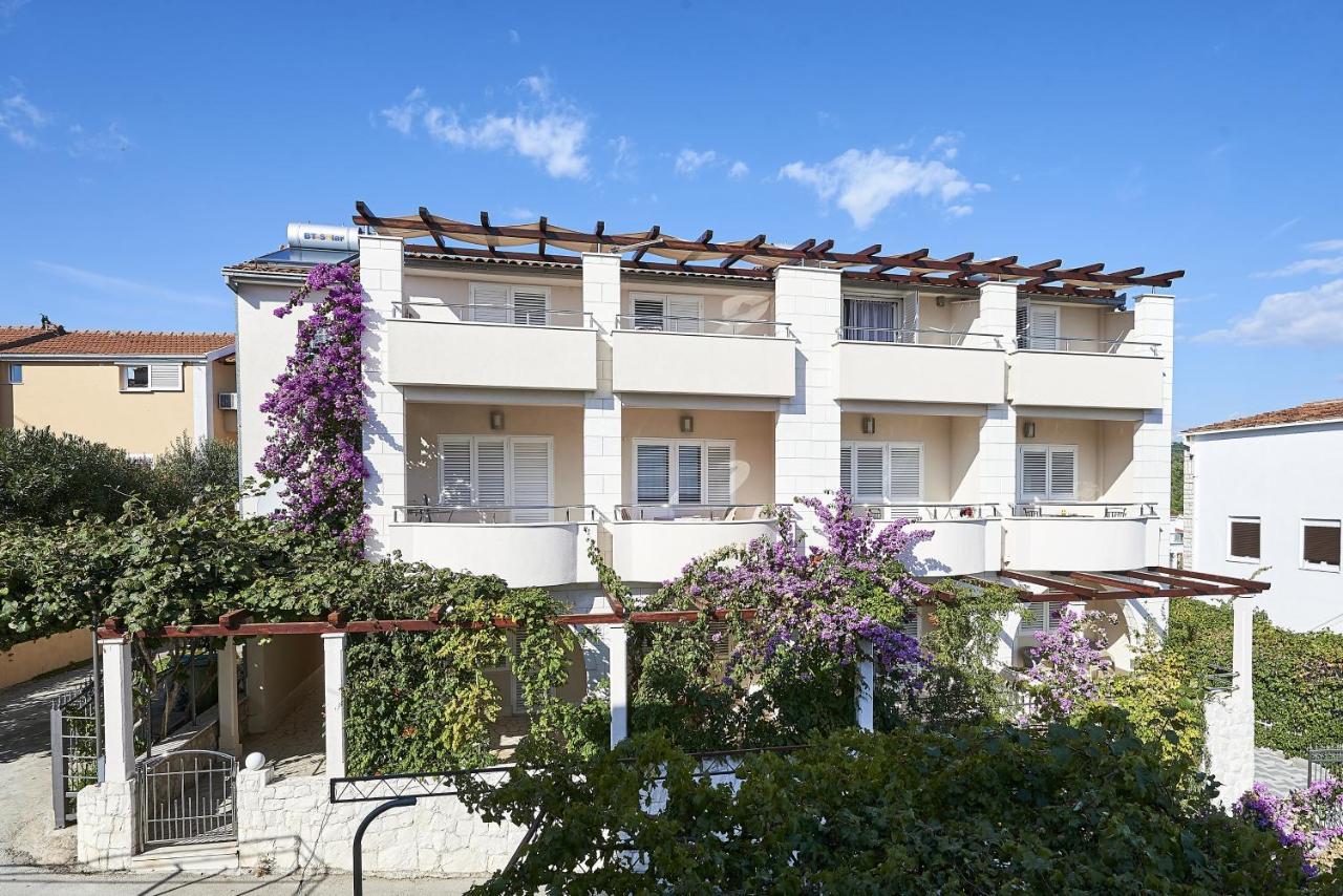 Apartments With A Parking Space Mavarstica, Ciovo - 17803 Trogir Luaran gambar