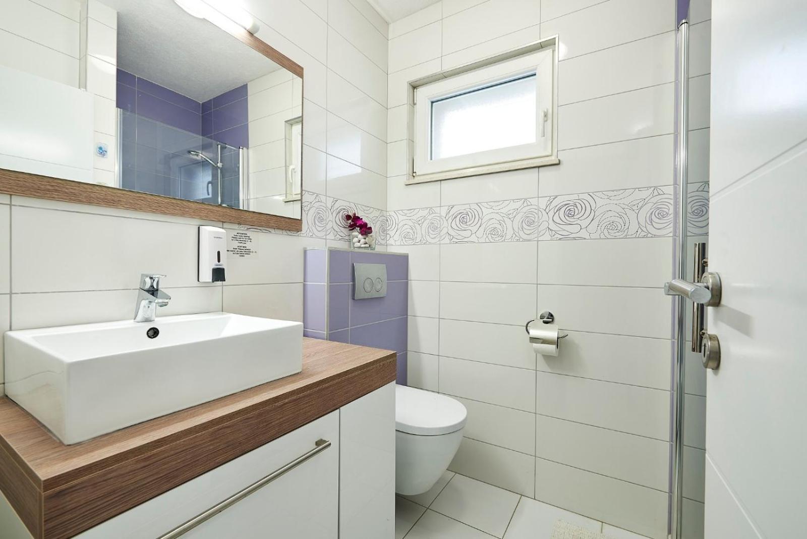 Apartments With A Parking Space Mavarstica, Ciovo - 17803 Trogir Bilik gambar
