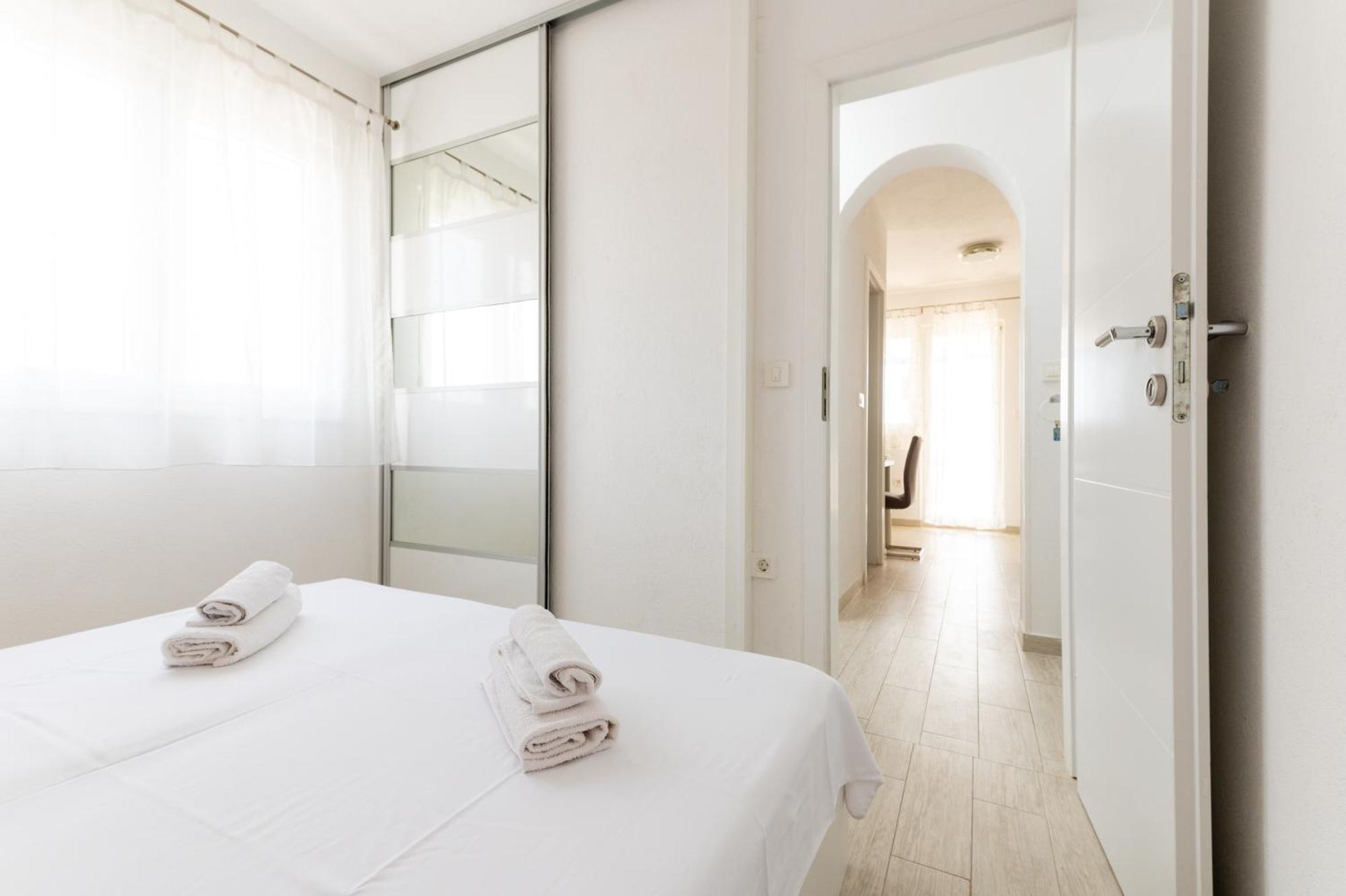 Apartments With A Parking Space Mavarstica, Ciovo - 17803 Trogir Bilik gambar