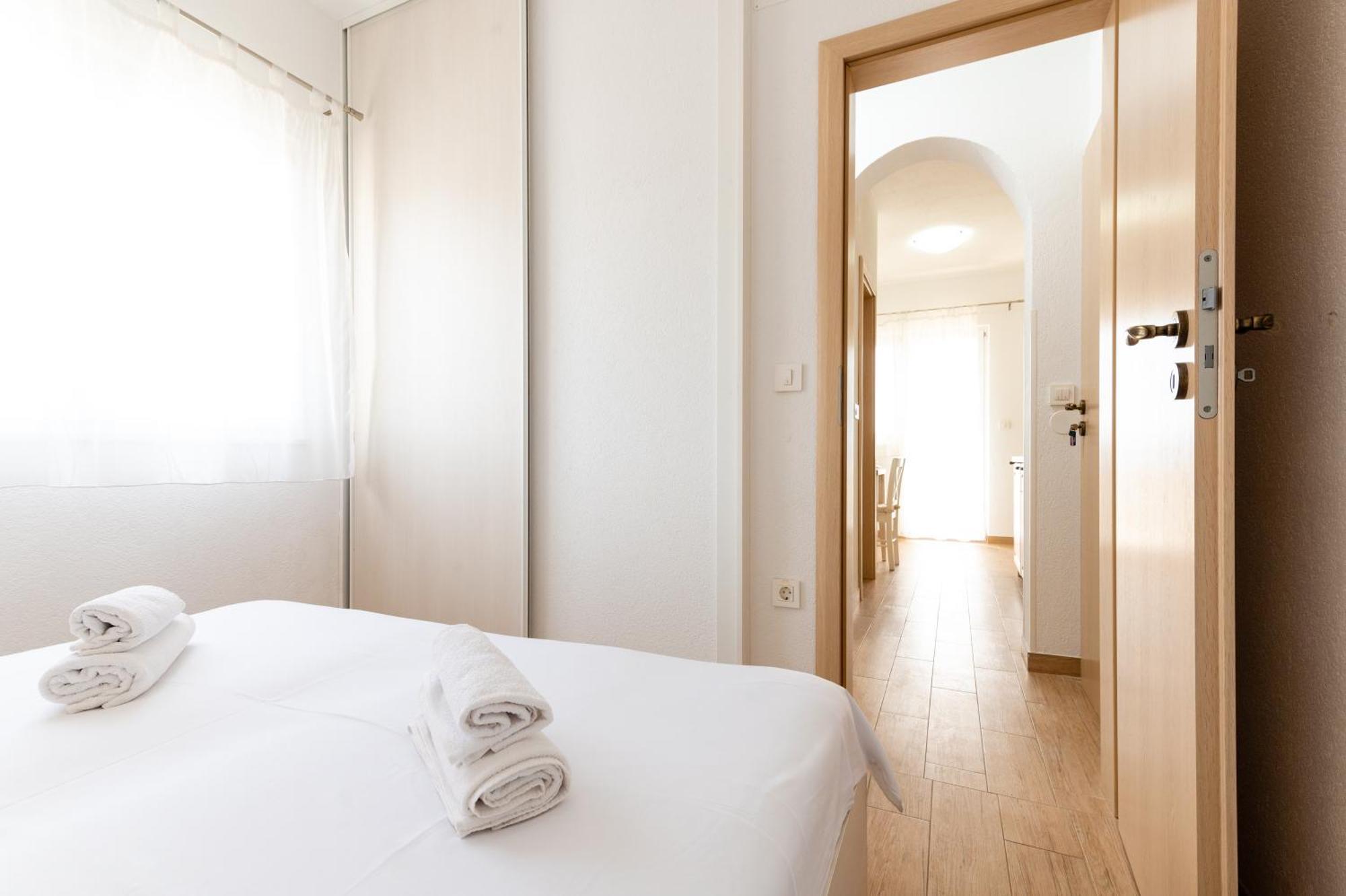 Apartments With A Parking Space Mavarstica, Ciovo - 17803 Trogir Bilik gambar