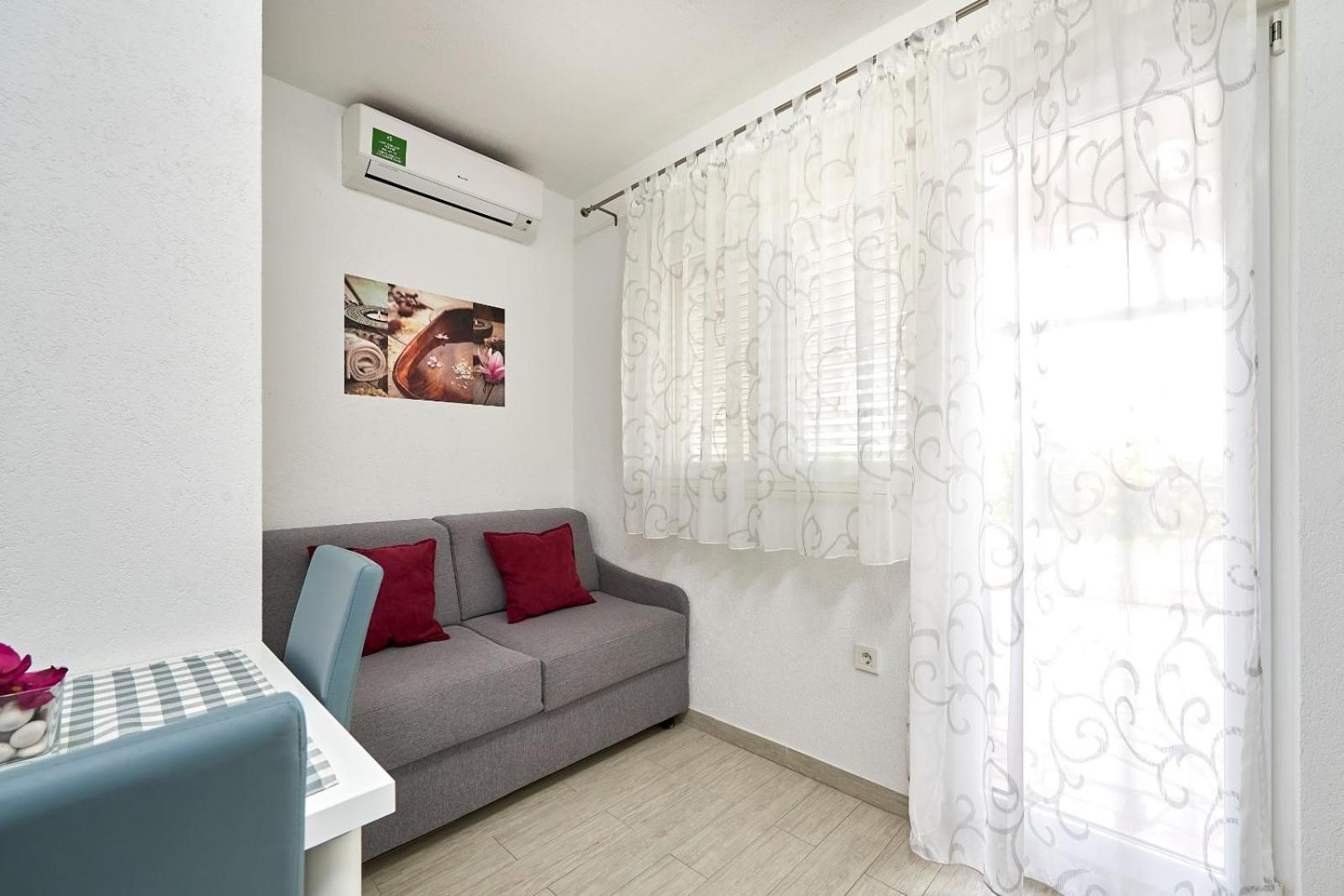 Apartments With A Parking Space Mavarstica, Ciovo - 17803 Trogir Bilik gambar