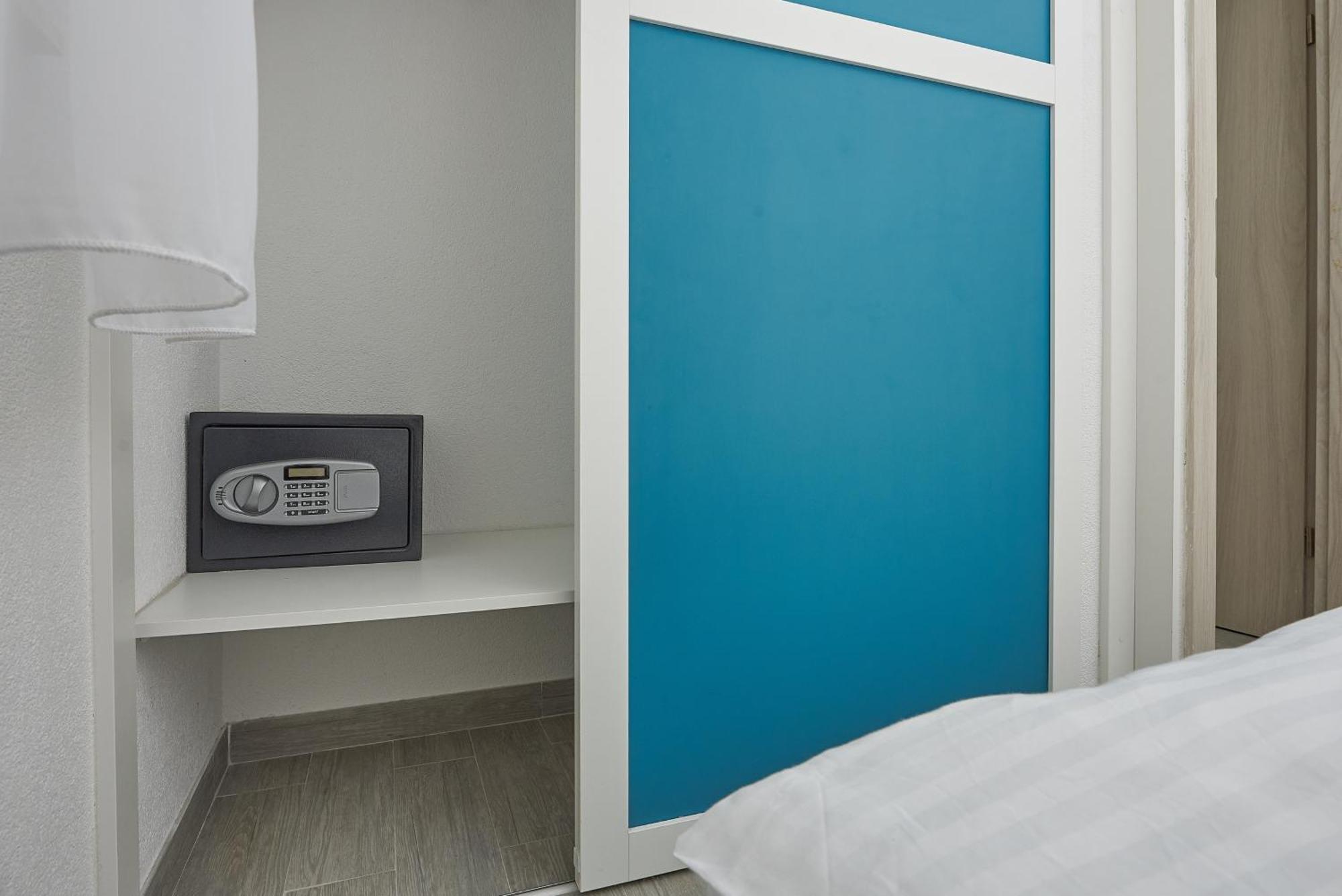 Apartments With A Parking Space Mavarstica, Ciovo - 17803 Trogir Bilik gambar